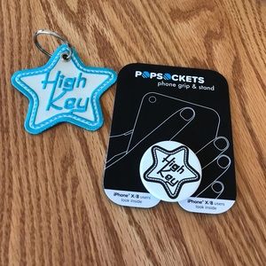 EMMA CHAMBERLAIN HIGH KEY POP SOCKET AND KEYCHAIN